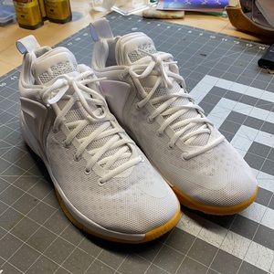 Brand New Nike Lebron James Zoom Witness m size 8